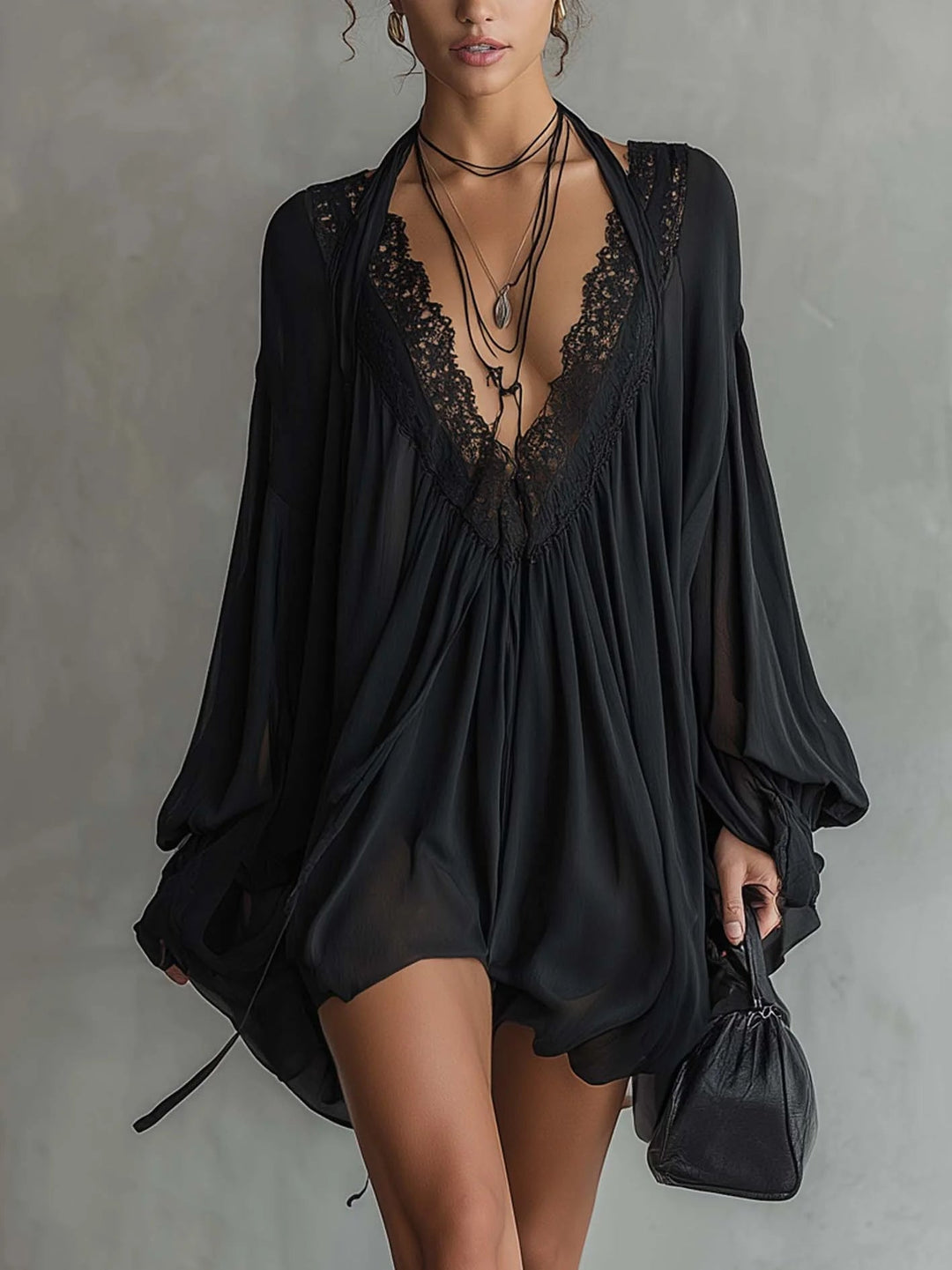 Laura - Vestido Mini em Chiffon Preto com Decote de Renda para Mulher