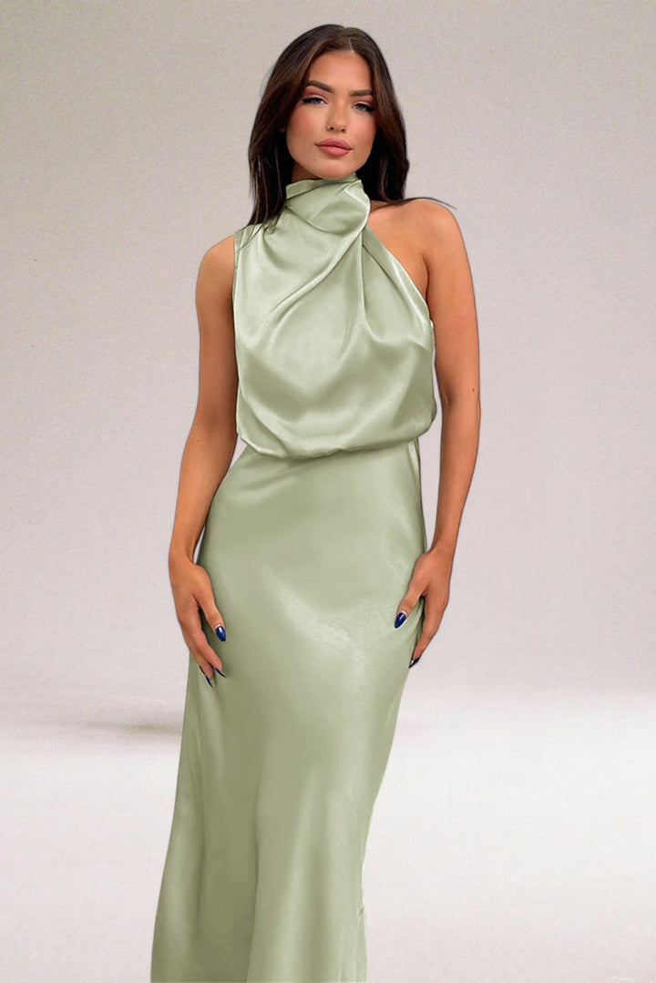María | Vestido Halter Satén Elegante