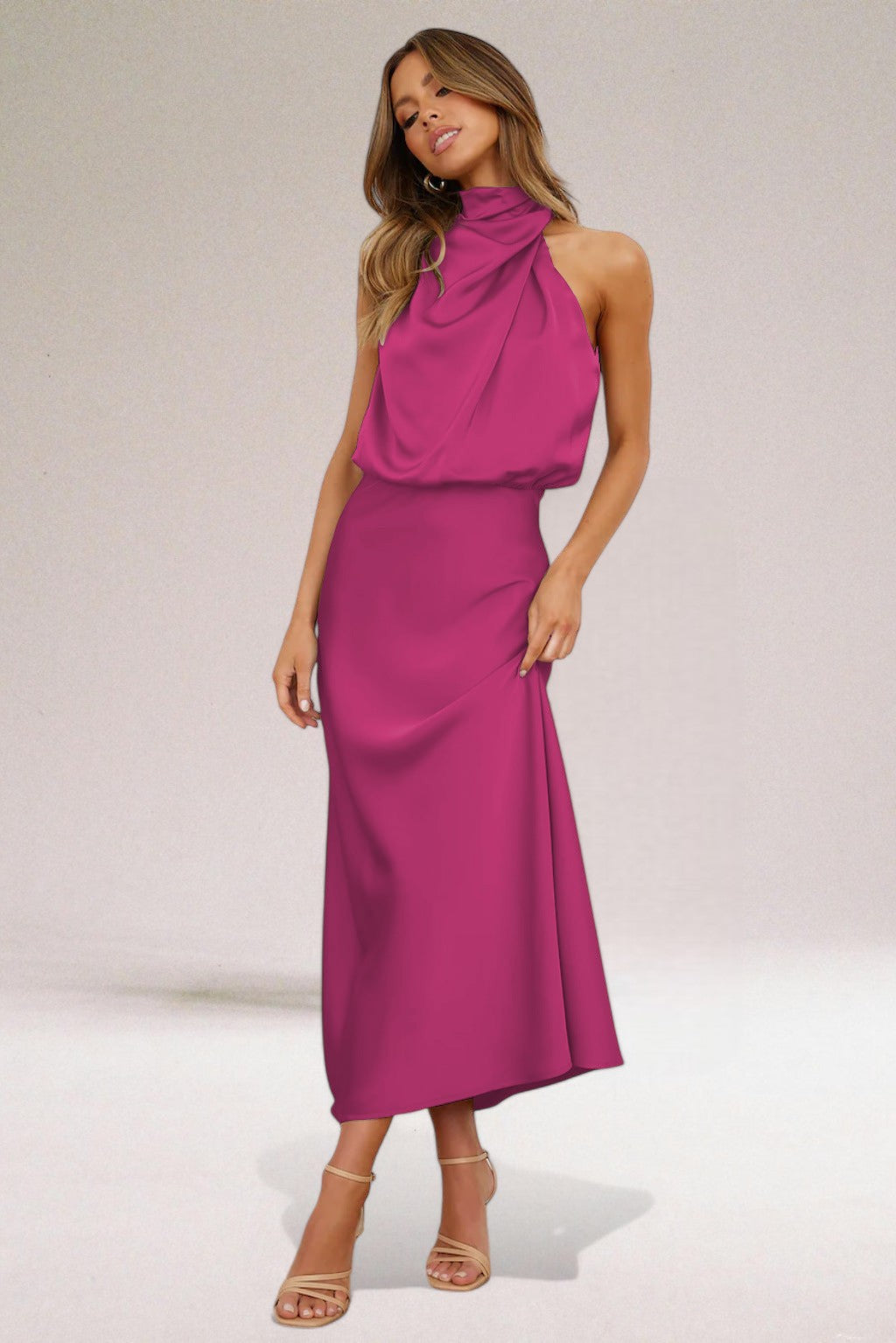 María | Vestido Halter Satén Elegante