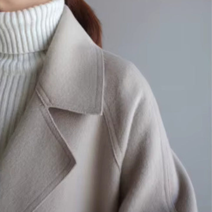 GRACE | Casaco elegante com cinto estruturado
