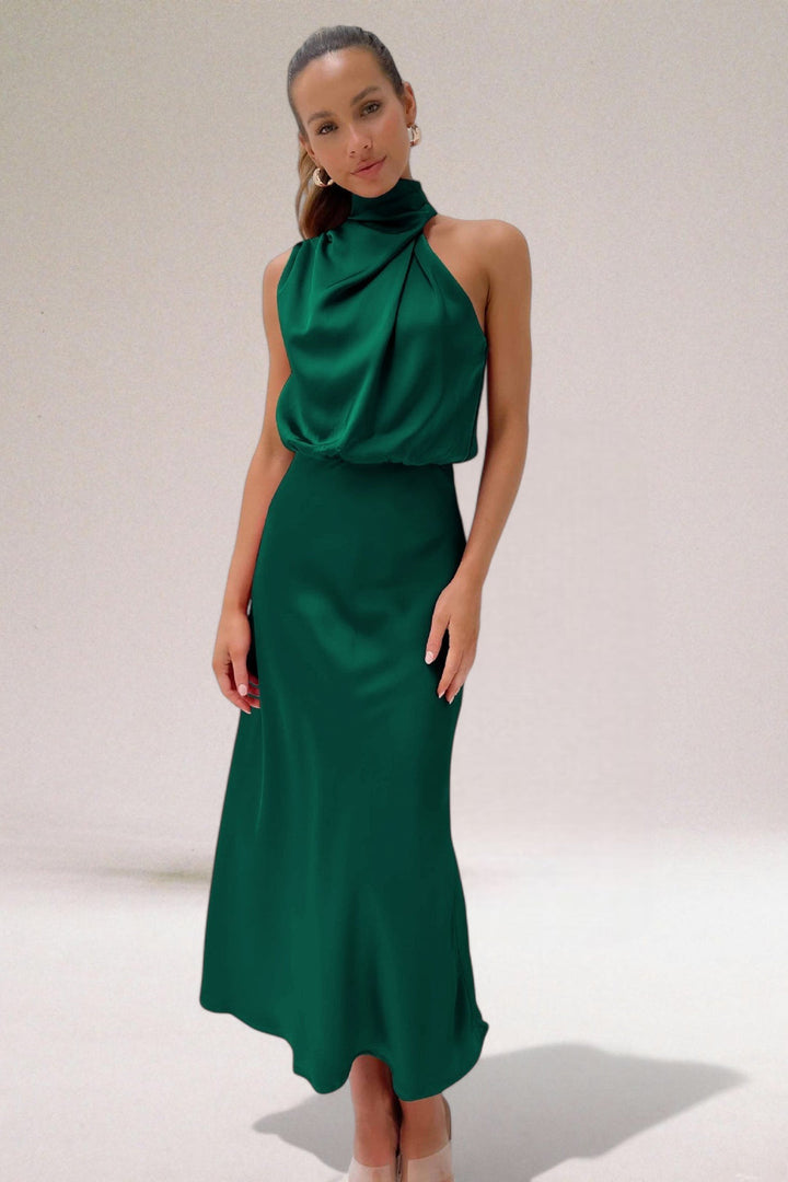 María | Vestido Halter Satén Elegante