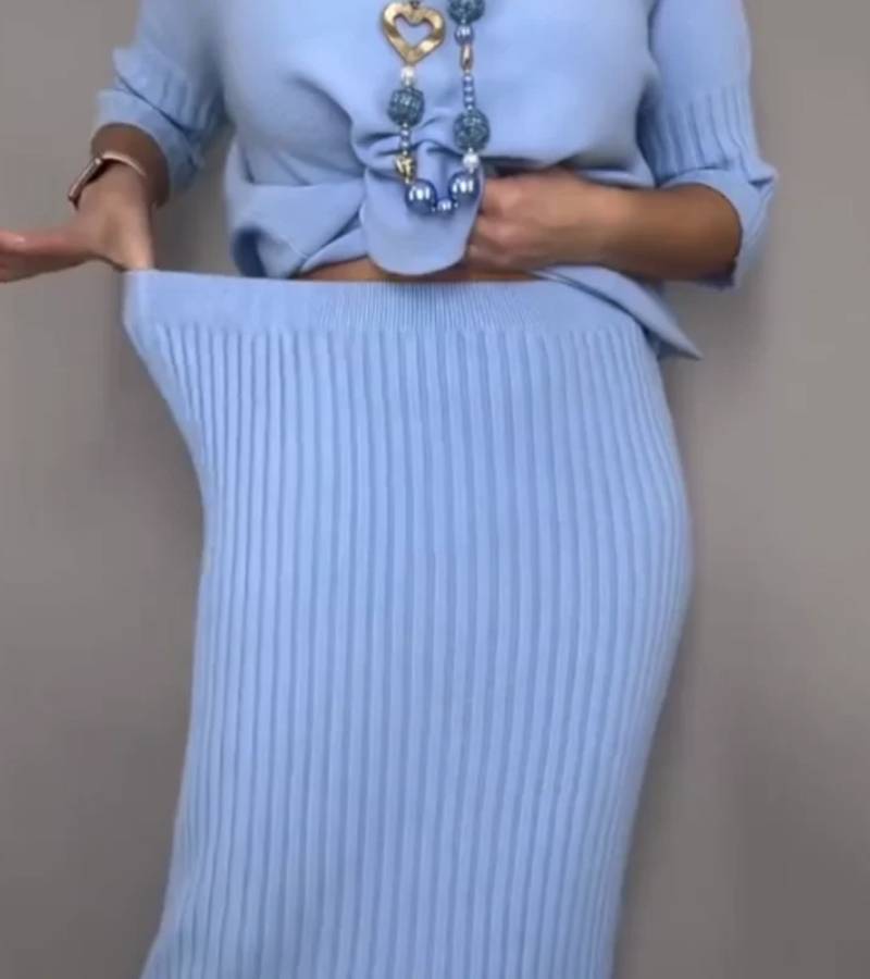 Debora | Conjunto de Malha com Saia em Cotelê