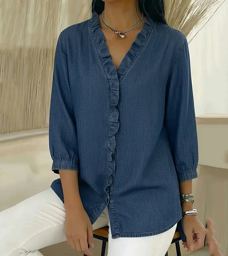 Adele | Blusa em denim fluido com decote em V e volante
