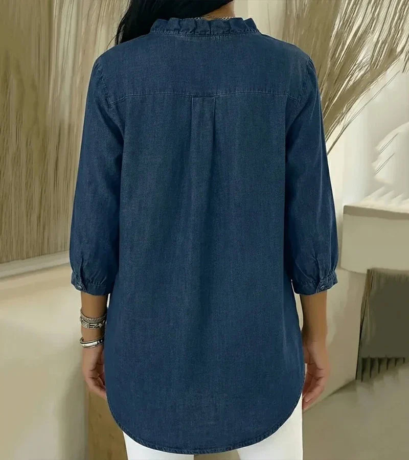 Adele | Blusa em denim fluido com decote em V e volante