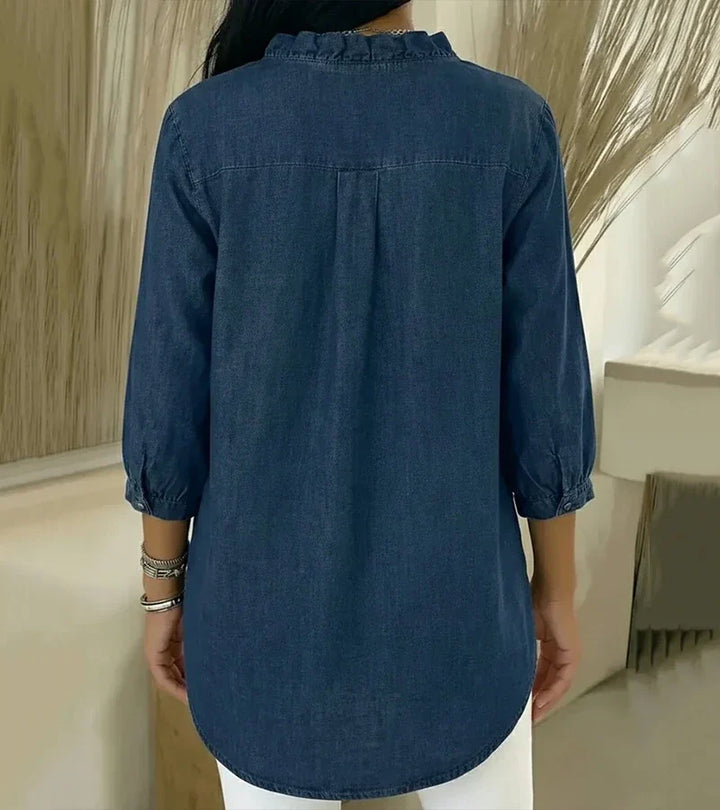 Adele | Blusa em denim fluido com decote em V e volante