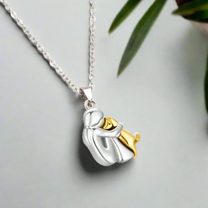 Zavelli™ | Colar com pingente de abraço