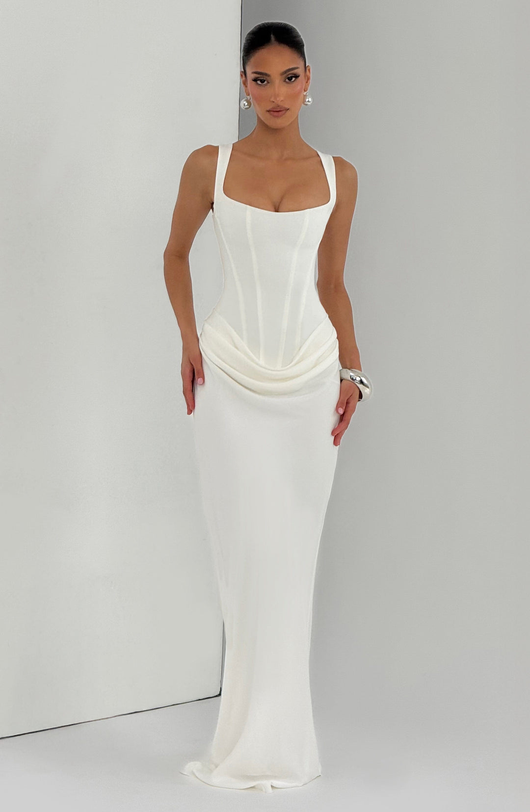 Leonor ❘ Vestido maxi com decote quadrado