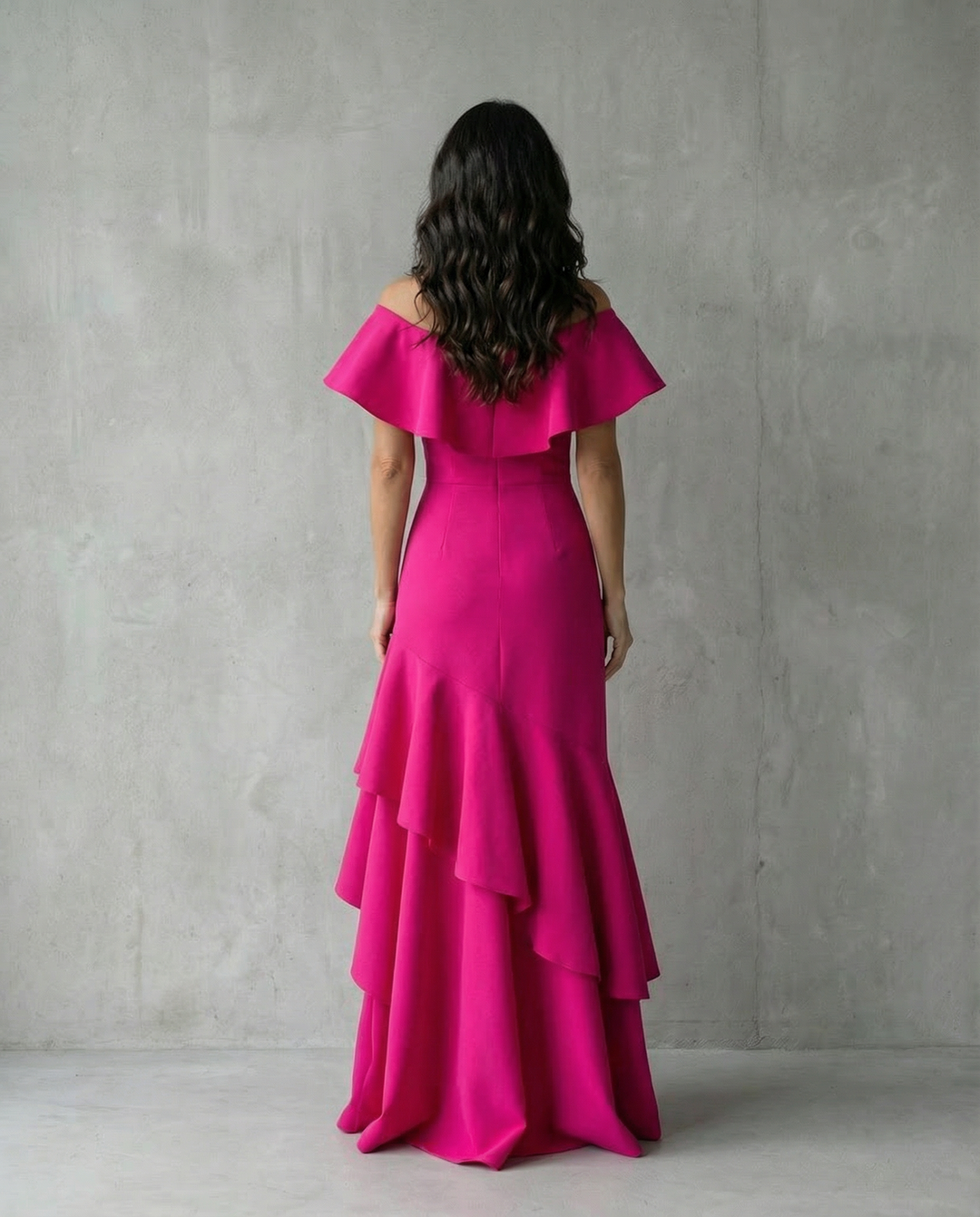 Isabel · Vestido elegante de Mulher com volantes e decote em V