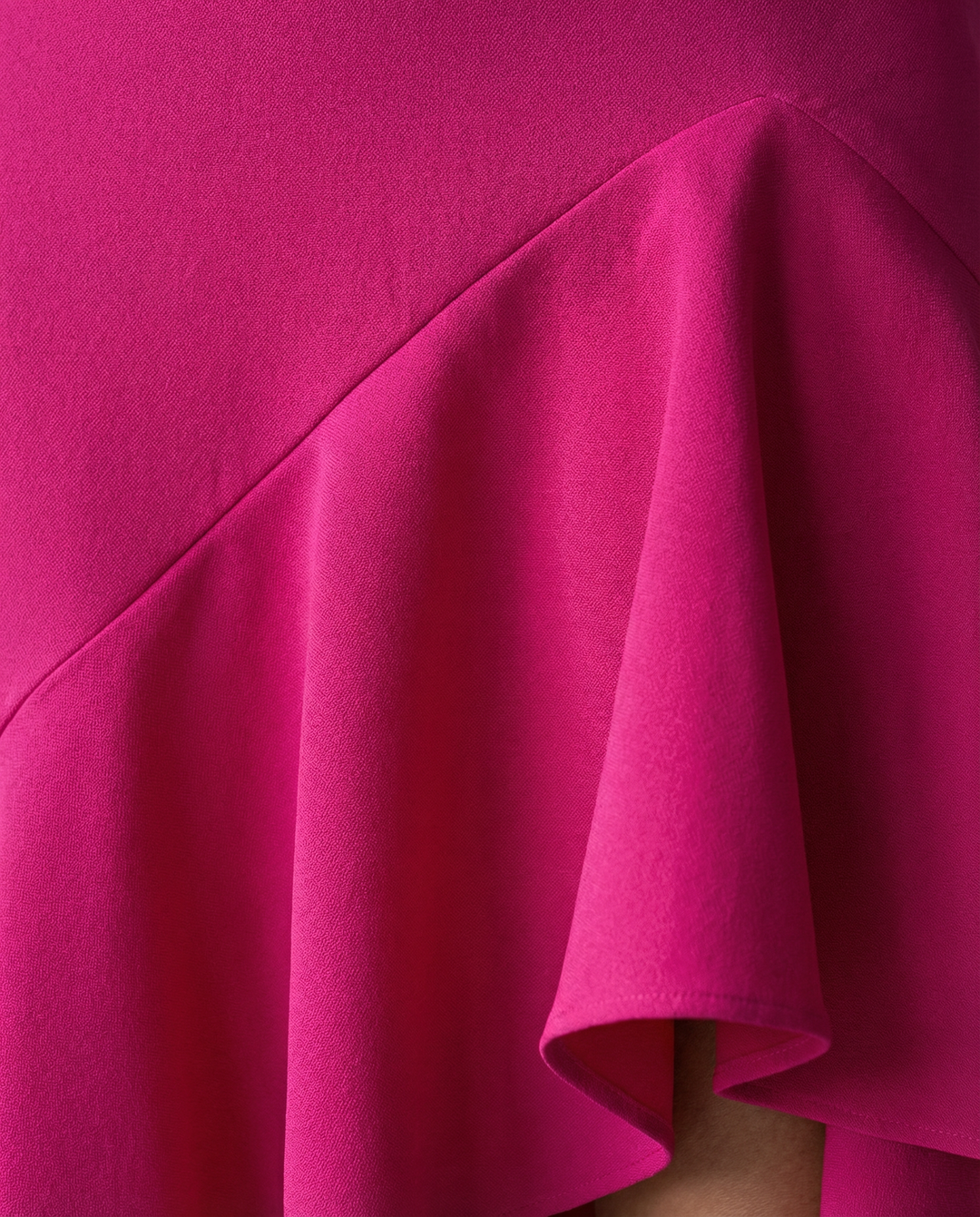Isabel · Vestido elegante de Mulher com volantes e decote em V