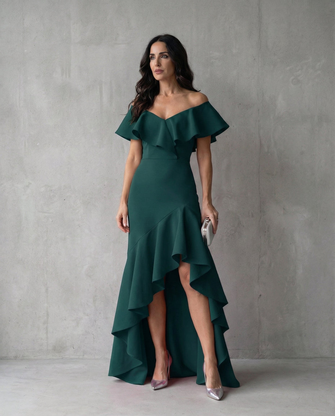 Isabel · Vestido elegante de Mulher com volantes e decote em V