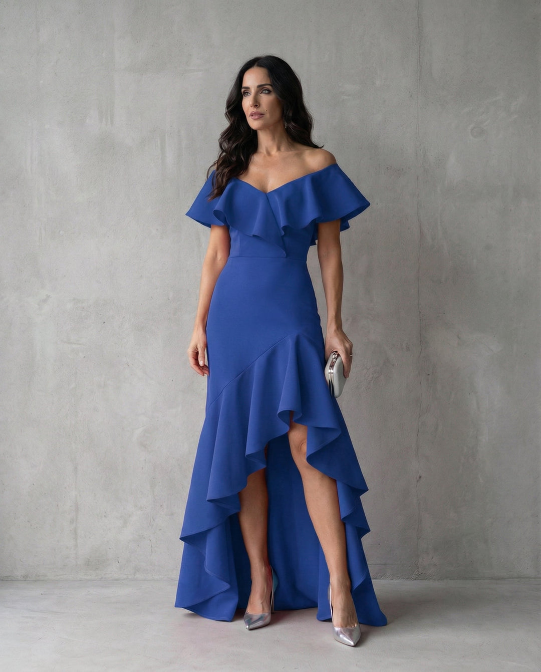 Isabel · Vestido elegante de Mulher com volantes e decote em V