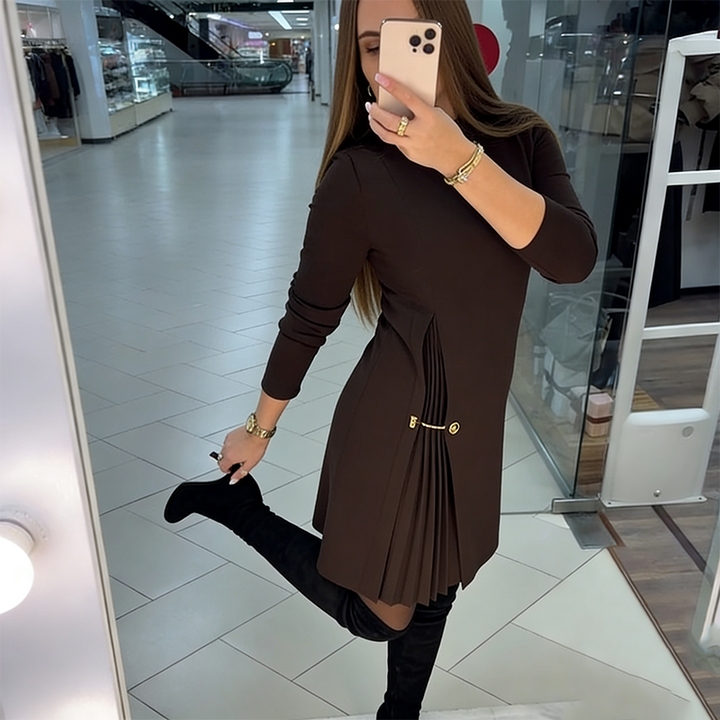 Linares - Vestido Sofisticado em Linha A com Detalhe Plissado e Cadeia Dourada