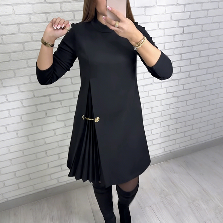 Linares - Vestido Sofisticado em Linha A com Detalhe Plissado e Cadeia Dourada
